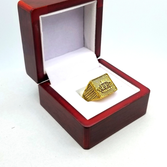 Mans King Crown Ring - Picture 2 of 3